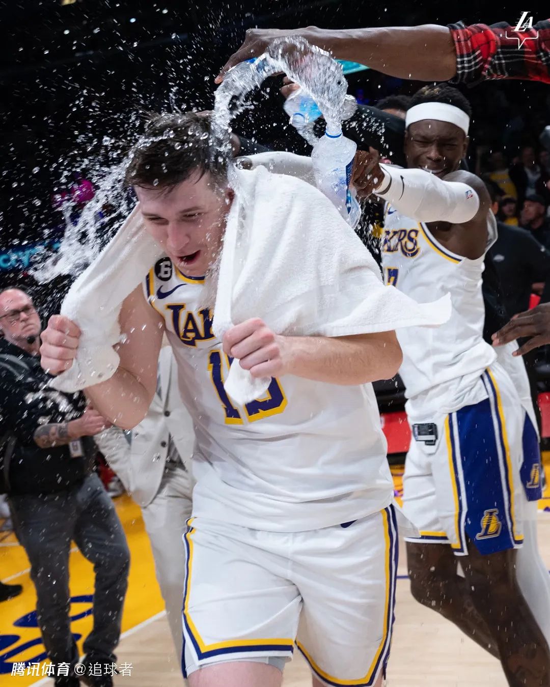 九游会- TheShy重要时刻重返赛场，湖人带队取胜！全场沸腾不已