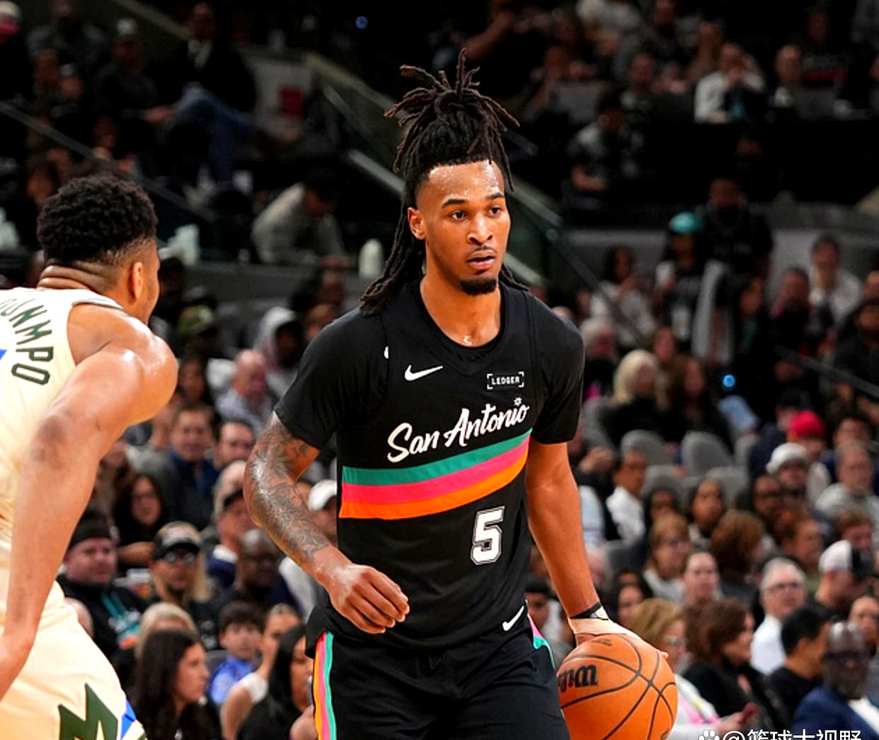 J9-字母哥在塞尔维亚队比赛中高光表现，势不可挡引发热议！的简单介绍